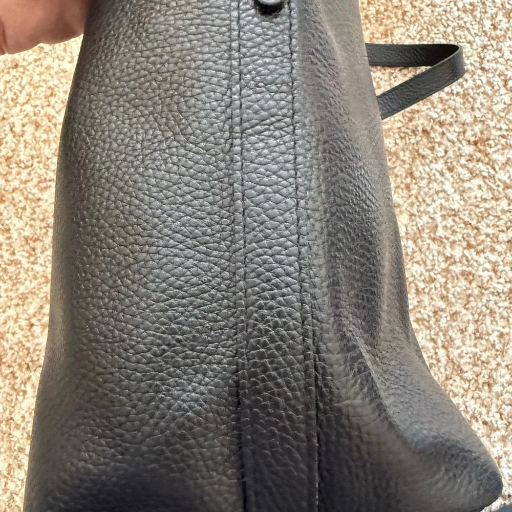 VESTIRSI Black Pebbled Eden Leather Slouch Bag with extra crossbody strap - Picture 5 of 9